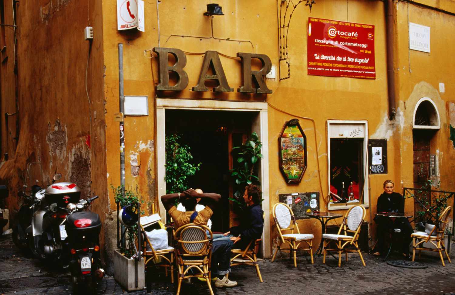 Best Pubs In Metropolitan City of Naples (Our Top 2 Picks)